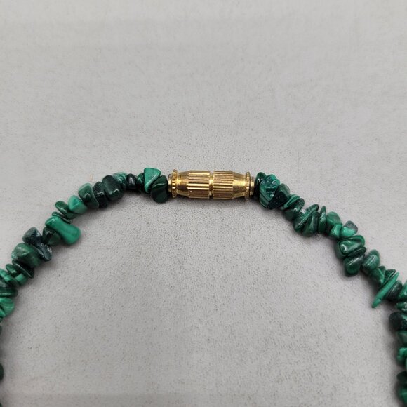 Malachite Chip Bead Necklace Gold Tone Barrel Clasp Closure - Picture 3 of 4